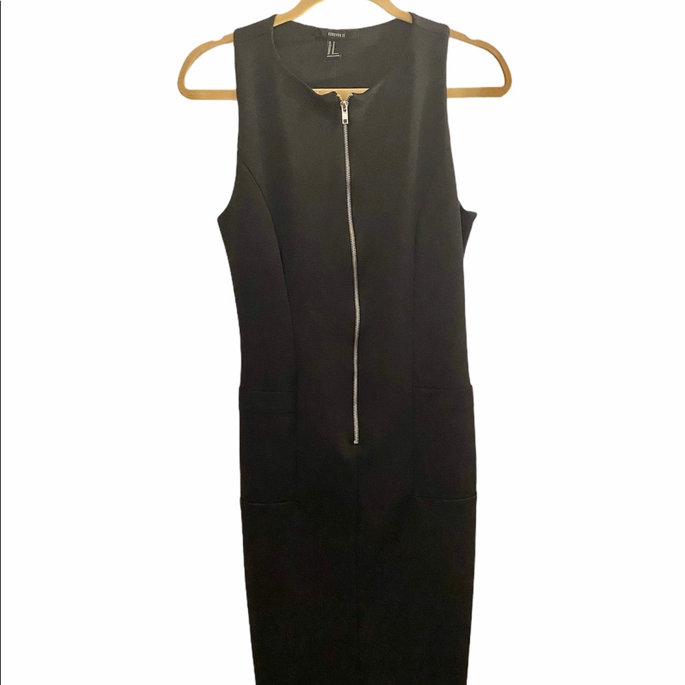 Sleeveless black dress size medium